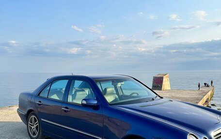 Mercedes-Benz E-Класс, 2001 год, 1 300 000 рублей, 6 фотография