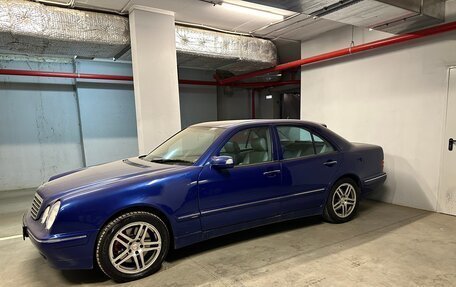 Mercedes-Benz E-Класс, 2001 год, 1 300 000 рублей, 8 фотография