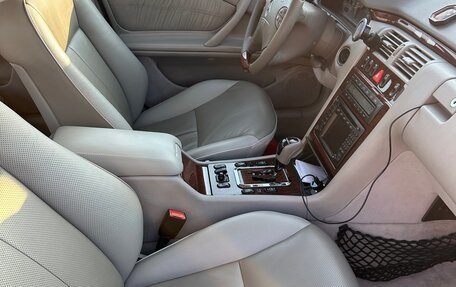 Mercedes-Benz E-Класс, 2001 год, 1 300 000 рублей, 9 фотография