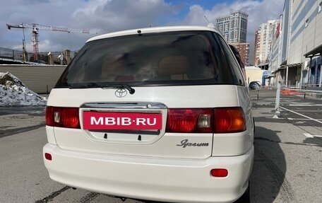 Toyota Ipsum II, 2000 год, 650 000 рублей, 4 фотография