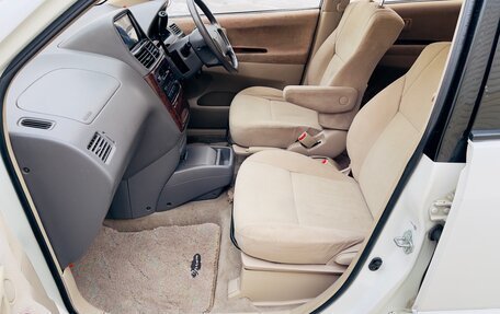 Toyota Ipsum II, 2000 год, 650 000 рублей, 34 фотография