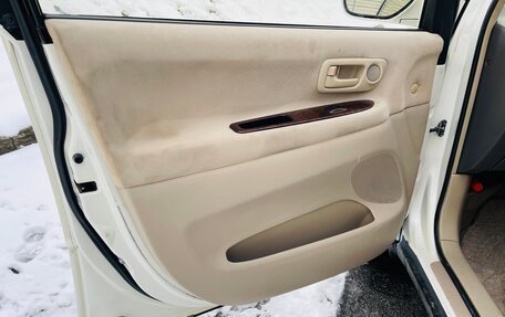 Toyota Ipsum II, 2000 год, 650 000 рублей, 27 фотография