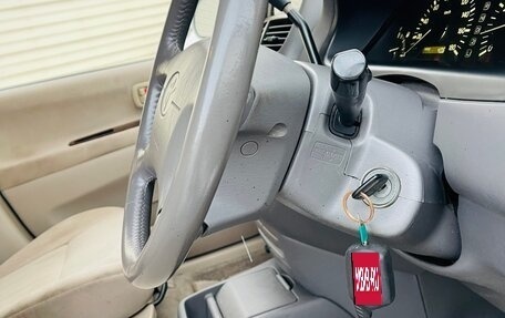 Toyota Ipsum II, 2000 год, 650 000 рублей, 24 фотография