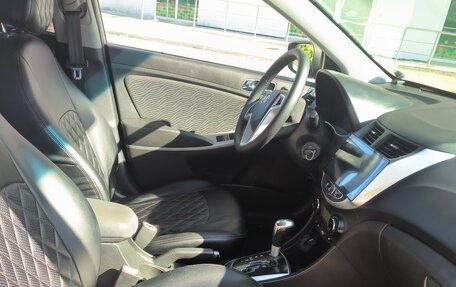 Hyundai Solaris II рестайлинг, 2013 год, 650 000 рублей, 10 фотография