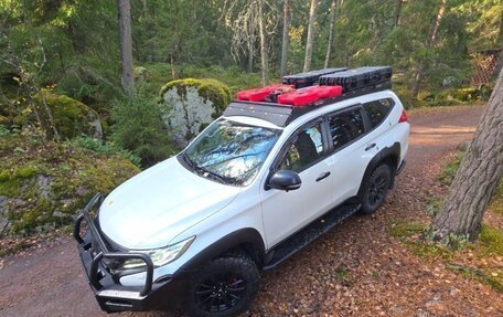 Mitsubishi Pajero Sport III рестайлинг, 2018 год, 5 600 000 рублей, 2 фотография