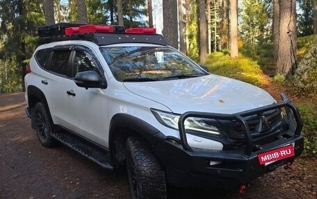 Mitsubishi Pajero Sport III рестайлинг, 2018 год, 5 600 000 рублей, 3 фотография