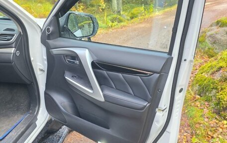 Mitsubishi Pajero Sport III рестайлинг, 2018 год, 5 600 000 рублей, 14 фотография