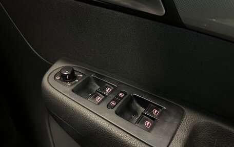 Volkswagen Sharan II, 2011 год, 1 365 000 рублей, 21 фотография