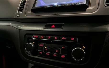 Volkswagen Sharan II, 2011 год, 1 365 000 рублей, 16 фотография