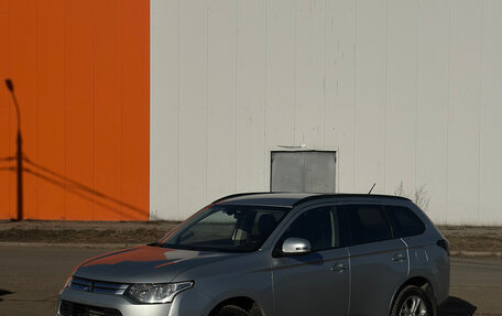 Mitsubishi Outlander III рестайлинг 3, 2013 год, 1 330 000 рублей, 3 фотография