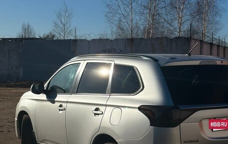 Mitsubishi Outlander III рестайлинг 3, 2013 год, 1 330 000 рублей, 4 фотография