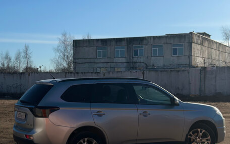 Mitsubishi Outlander III рестайлинг 3, 2013 год, 1 330 000 рублей, 9 фотография