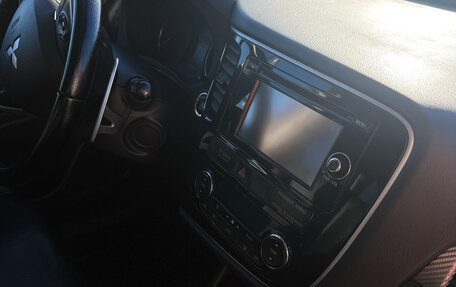 Mitsubishi Outlander III рестайлинг 3, 2013 год, 1 330 000 рублей, 12 фотография