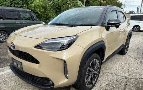 Toyota Yaris Cross, 2022 год, 1 990 000 рублей, 2 фотография