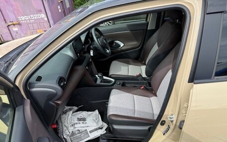 Toyota Yaris Cross, 2022 год, 1 990 000 рублей, 12 фотография