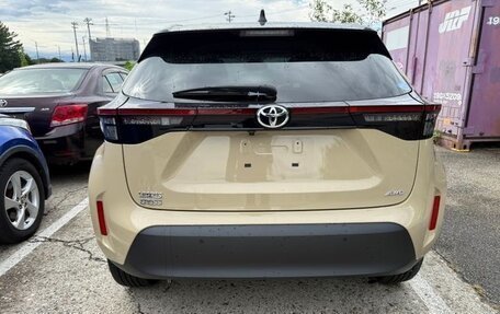 Toyota Yaris Cross, 2022 год, 1 990 000 рублей, 5 фотография