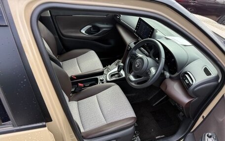 Toyota Yaris Cross, 2022 год, 1 990 000 рублей, 11 фотография