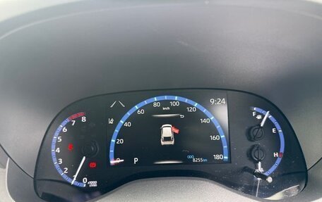 Toyota Yaris Cross, 2022 год, 1 990 000 рублей, 15 фотография