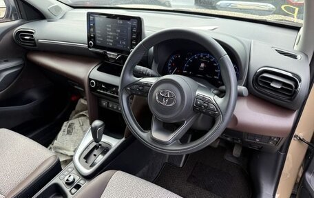 Toyota Yaris Cross, 2022 год, 1 990 000 рублей, 9 фотография