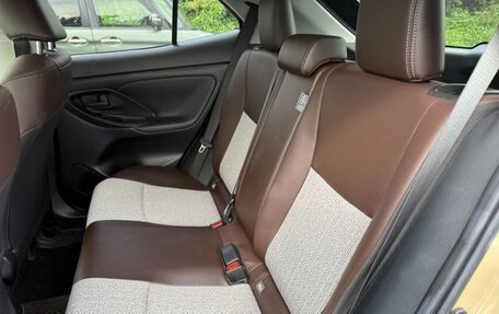 Toyota Yaris Cross, 2022 год, 1 990 000 рублей, 18 фотография