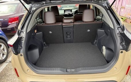 Toyota Yaris Cross, 2022 год, 1 990 000 рублей, 24 фотография