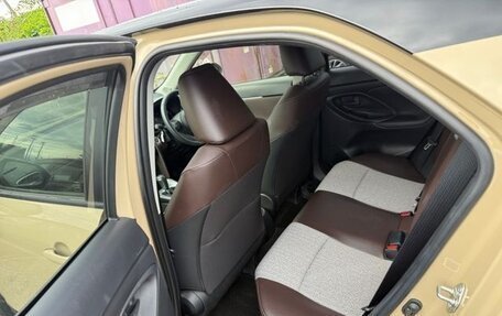 Toyota Yaris Cross, 2022 год, 1 990 000 рублей, 21 фотография