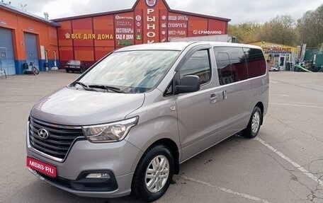 Hyundai Grand Starex Grand Starex I рестайлинг 2, 2018 год, 3 200 000 рублей, 2 фотография