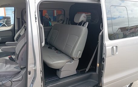 Hyundai Grand Starex Grand Starex I рестайлинг 2, 2018 год, 3 200 000 рублей, 8 фотография