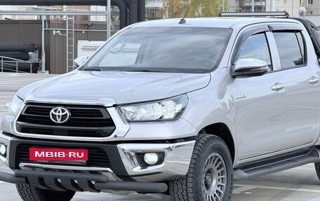 Toyota Hilux VIII, 2022 год, 4 950 000 рублей, 2 фотография