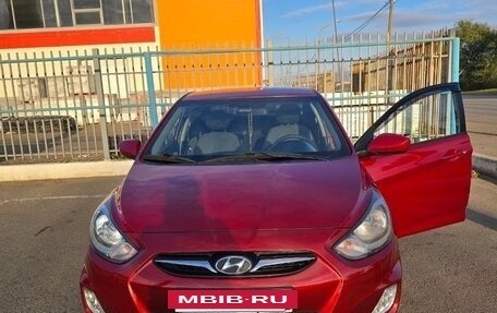 Hyundai Solaris II рестайлинг, 2013 год, 1 100 000 рублей, 3 фотография