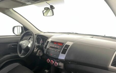 Mitsubishi Outlander III рестайлинг 3, 2010 год, 950 000 рублей, 15 фотография