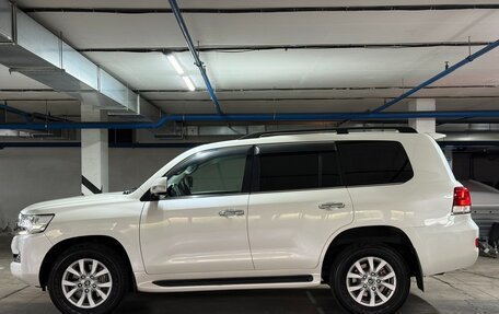 Toyota Land Cruiser 200, 2018 год, 6 299 000 рублей, 3 фотография