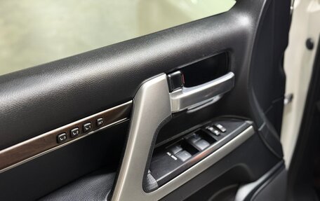 Toyota Land Cruiser 200, 2018 год, 6 299 000 рублей, 10 фотография