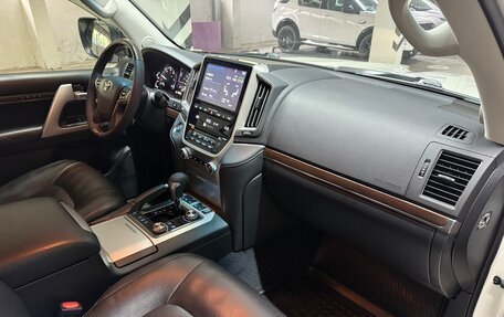 Toyota Land Cruiser 200, 2018 год, 6 299 000 рублей, 19 фотография