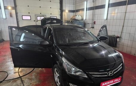Hyundai Solaris II рестайлинг, 2015 год, 1 100 000 рублей, 4 фотография