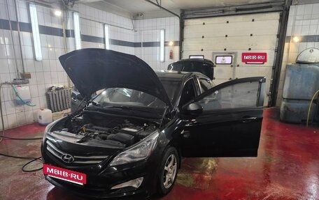 Hyundai Solaris II рестайлинг, 2015 год, 1 100 000 рублей, 3 фотография