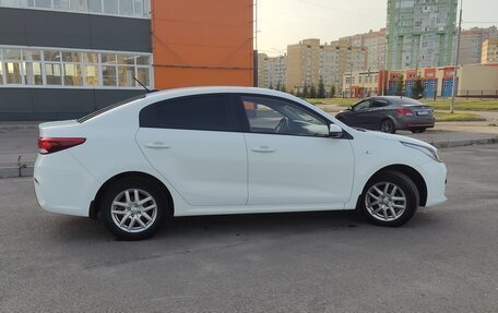 KIA Rio IV, 2018 год, 1 300 000 рублей, 3 фотография
