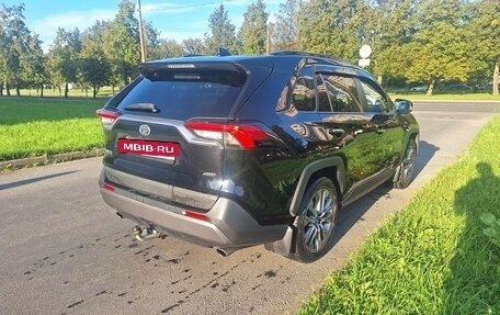 Toyota RAV4, 2021 год, 2 800 000 рублей, 5 фотография