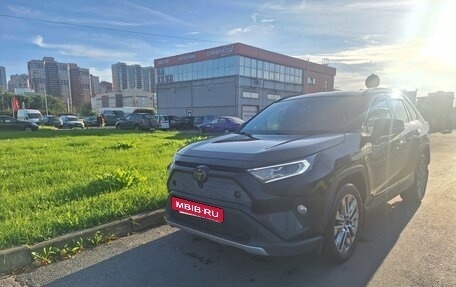 Toyota RAV4, 2021 год, 2 800 000 рублей, 2 фотография