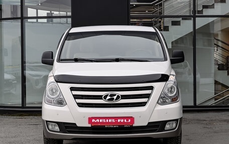 Hyundai H-1 II рестайлинг, 2016 год, 2 500 000 рублей, 2 фотография