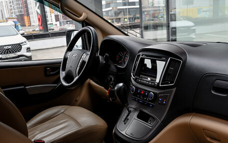 Hyundai H-1 II рестайлинг, 2016 год, 2 500 000 рублей, 16 фотография