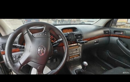 Toyota Avensis III рестайлинг, 2004 год, 325 000 рублей, 3 фотография