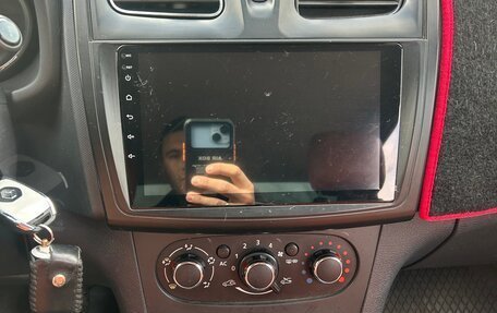Renault Logan II, 2015 год, 700 000 рублей, 11 фотография