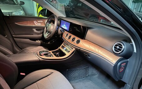 Mercedes-Benz E-Класс, 2019 год, 3 950 000 рублей, 6 фотография