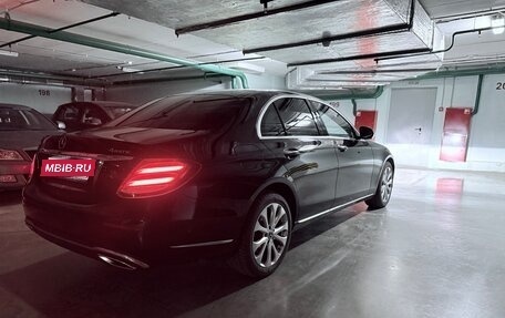 Mercedes-Benz E-Класс, 2019 год, 3 950 000 рублей, 3 фотография