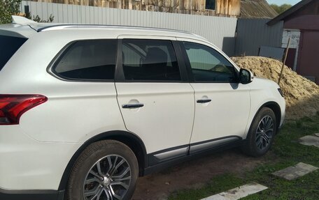 Mitsubishi Outlander III рестайлинг 3, 2016 год, 1 680 000 рублей, 3 фотография