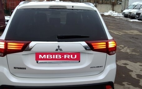 Mitsubishi Outlander III рестайлинг 3, 2016 год, 1 680 000 рублей, 7 фотография