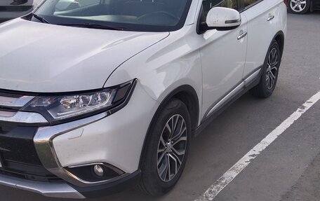 Mitsubishi Outlander III рестайлинг 3, 2016 год, 1 680 000 рублей, 18 фотография