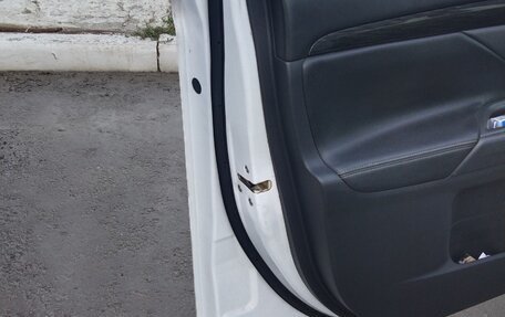 Mitsubishi Outlander III рестайлинг 3, 2016 год, 1 680 000 рублей, 20 фотография