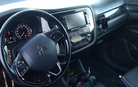 Mitsubishi Outlander III рестайлинг 3, 2016 год, 1 680 000 рублей, 22 фотография